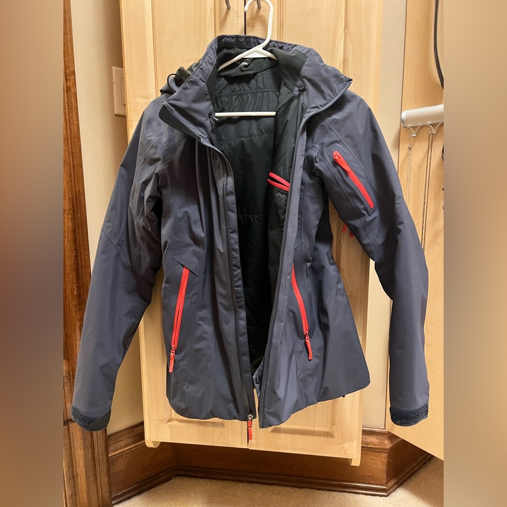 Arc’teryx Meta Ski Jacket - Women’s size M
